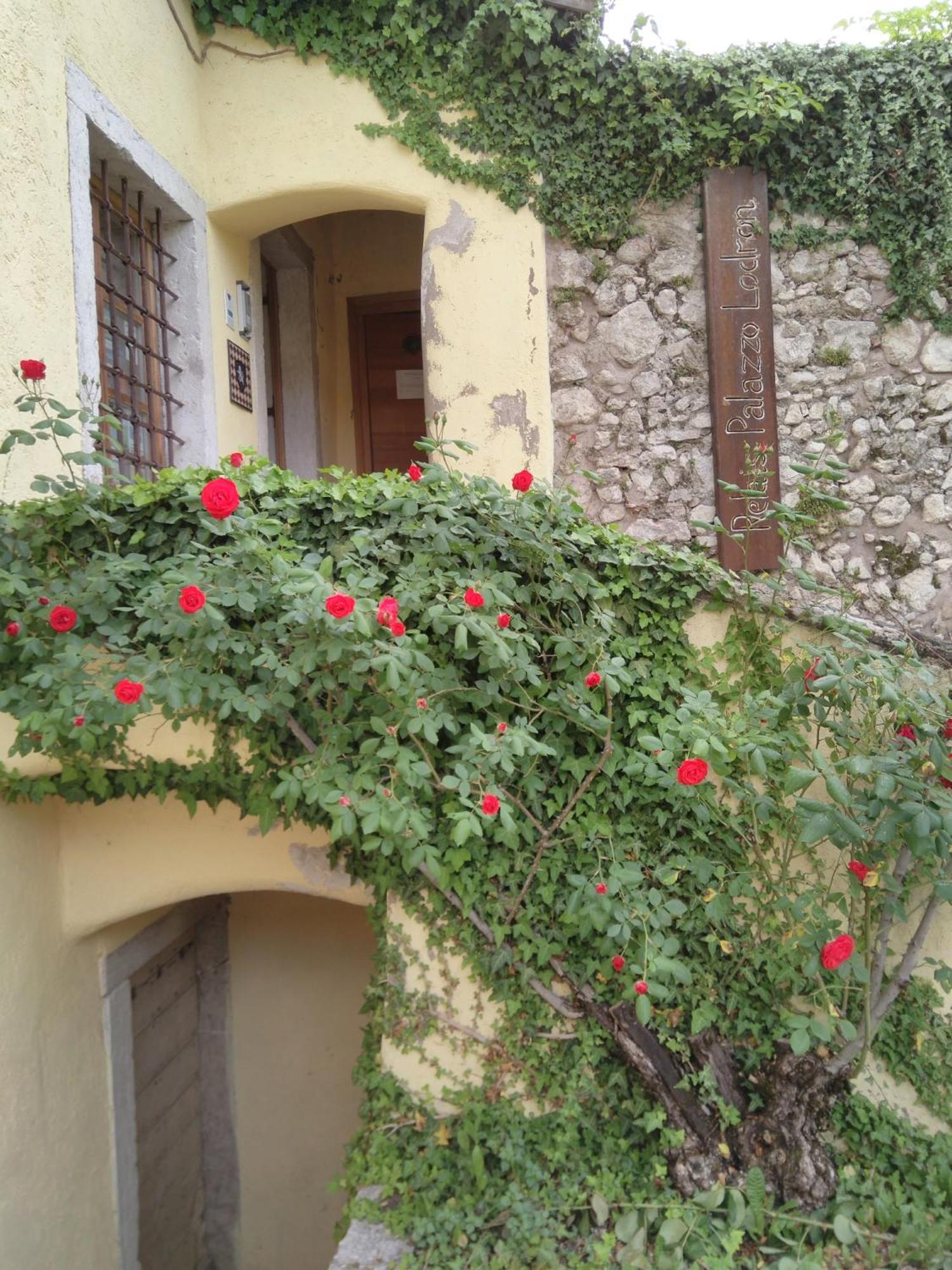 Relais Palazzo Lodron Hotel Rovereto  Buitenkant foto