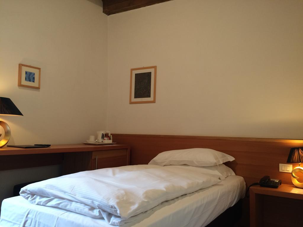 Relais Palazzo Lodron Hotel Rovereto  Kamer foto